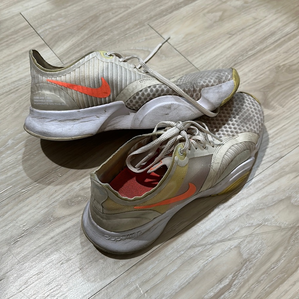 Size 7 Nikes